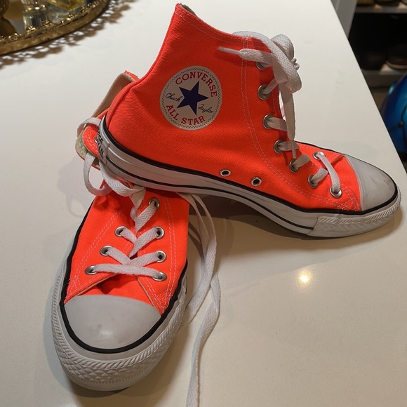 converse orange neon